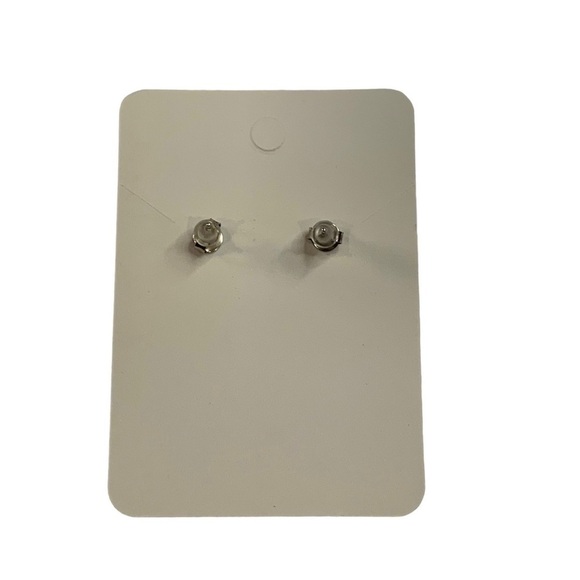 Silver p initial earrings - Picture 2 of 3